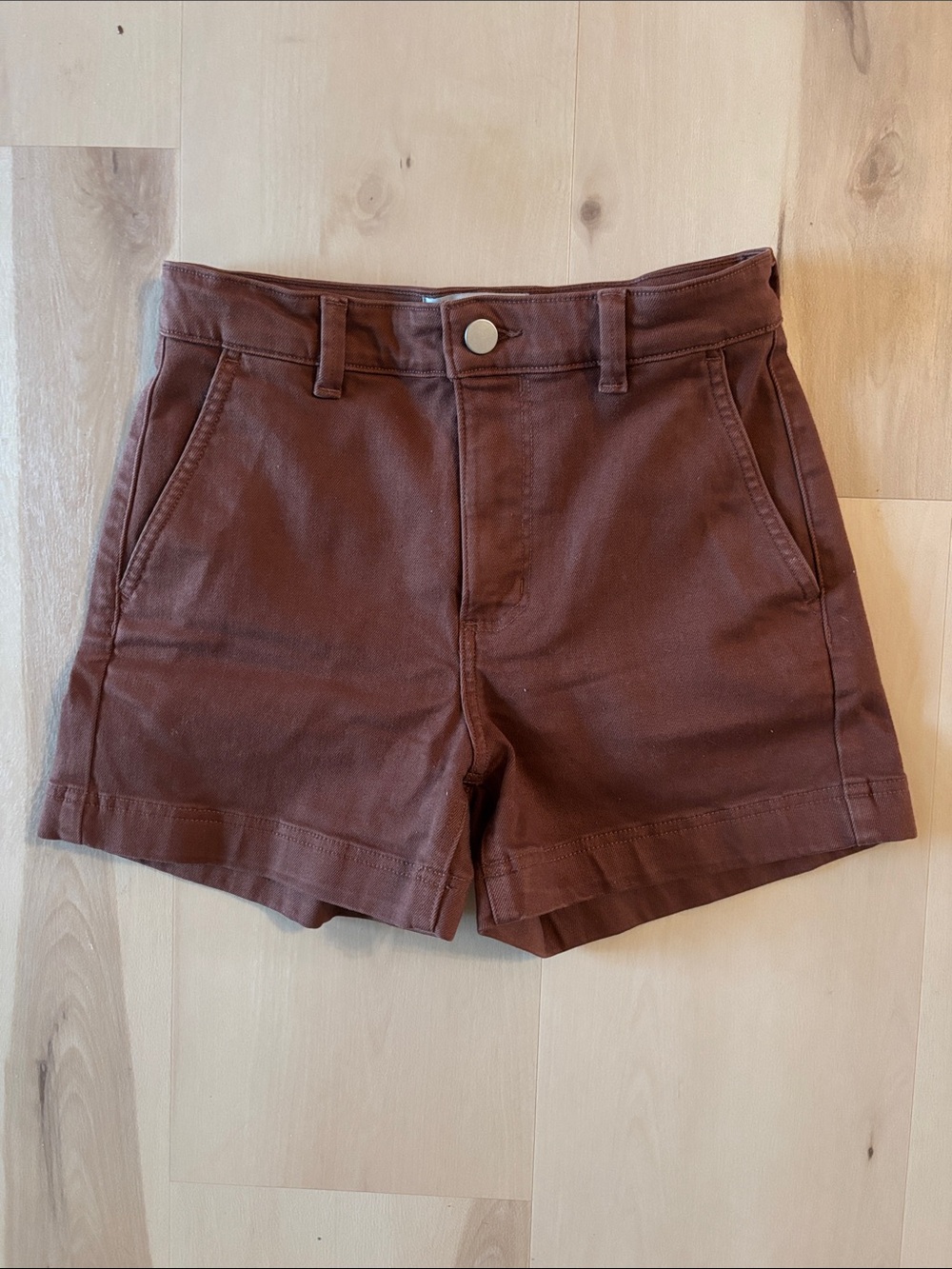 Everlane High-Rise Cotton Shorts in Chestnut Brown